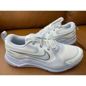 Nike Cosmic Runner GS Kids 4.5Y Platinum Tint Silver  HM4402-010